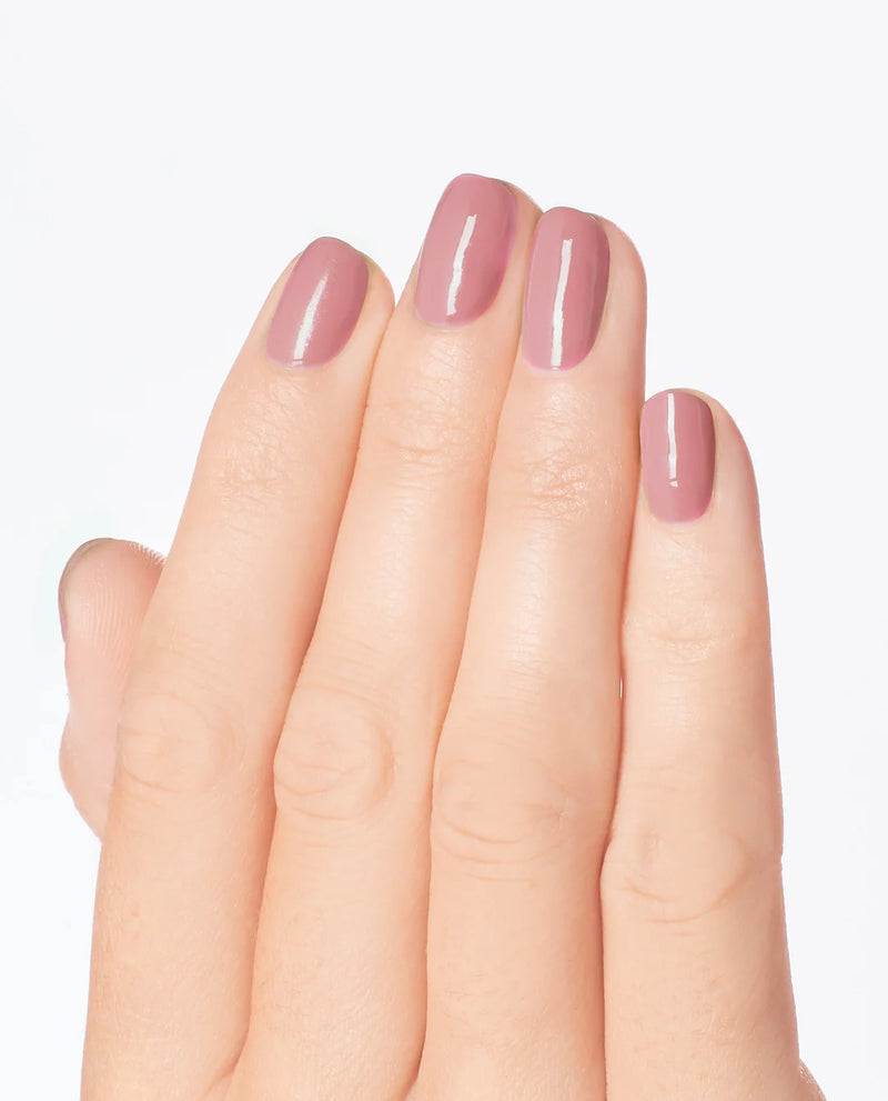 Suzi Calls the Paparazzi – OPI GelColor